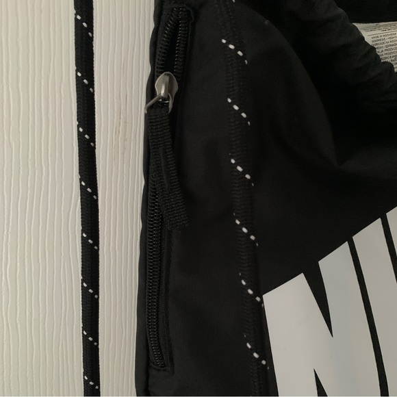 Nike Heritage Drawstring Bag (13L) - Picture 2 of 4